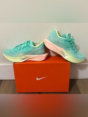 Nike Women's ZoomX Vaporfly Next% 3FK
Mint Foam/Sail-Sunset Tint
Brand New inBox